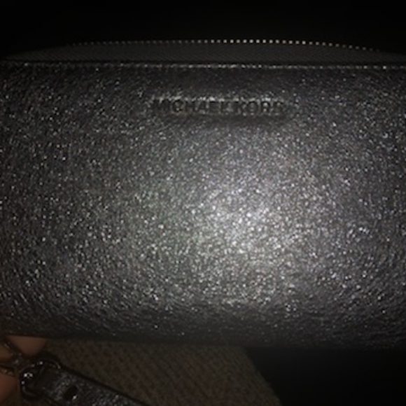 Michael Kors wallet - Picture 1 of 2